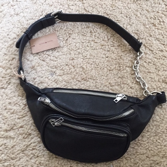 Brandy Melville faux leather chain fanny pack - Picture 3 of 3